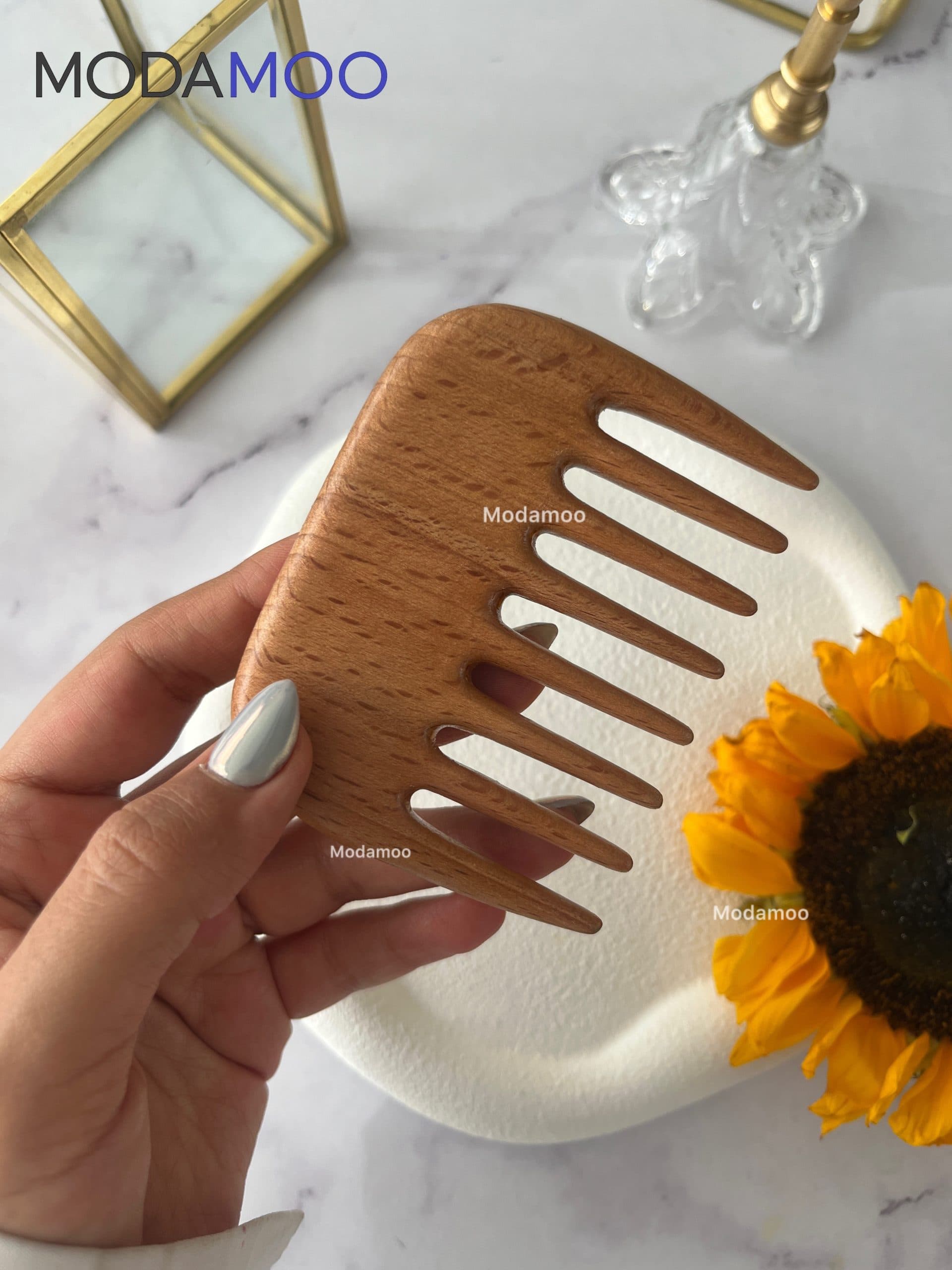 شانه چوبی دندانه درشت چوب گردو — تصویر ۲