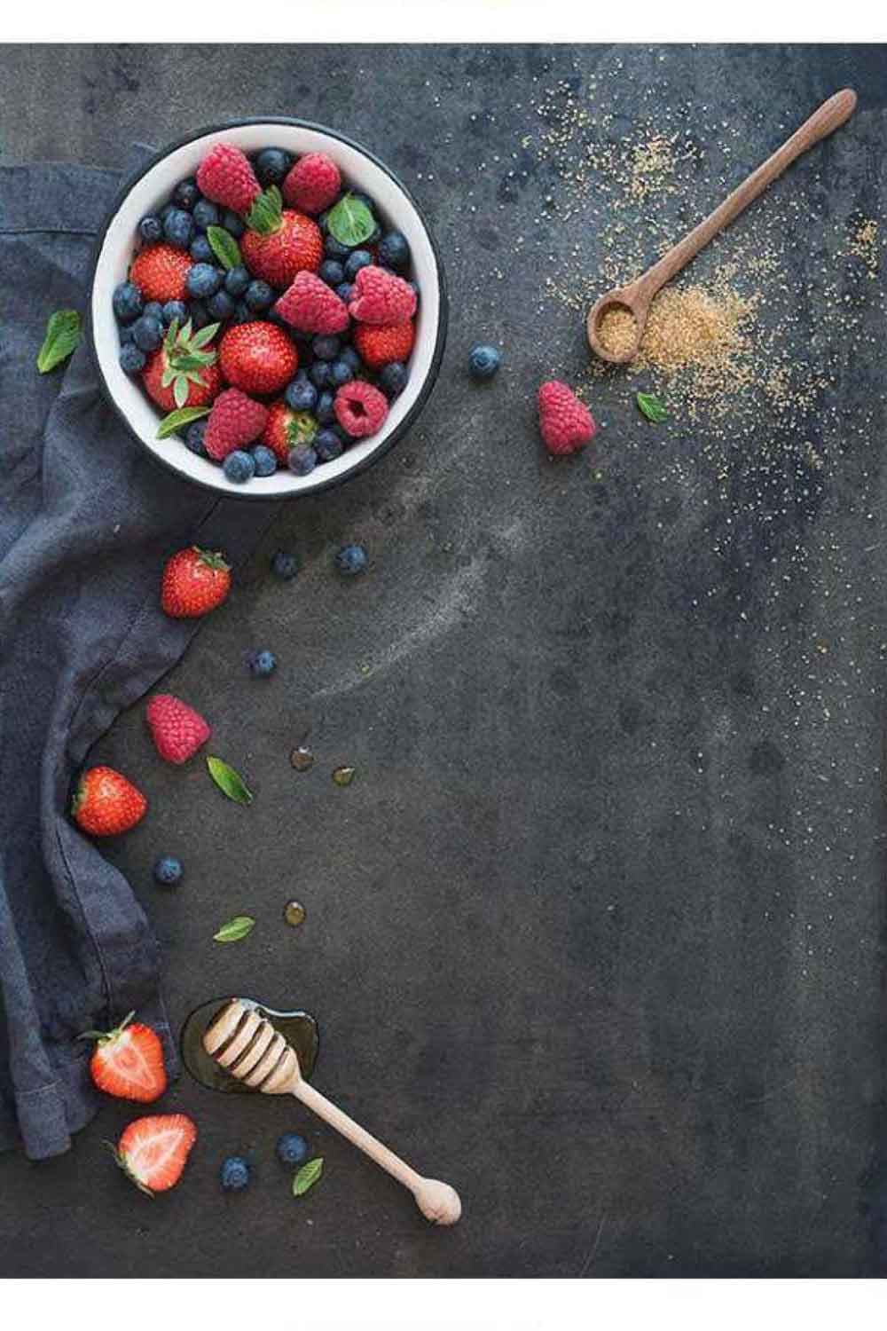فرشینه آشپزخانه طرح بلوبری و توت فرنگی و رز بری کد ۷۰۱۴۹ — تصویر ۲