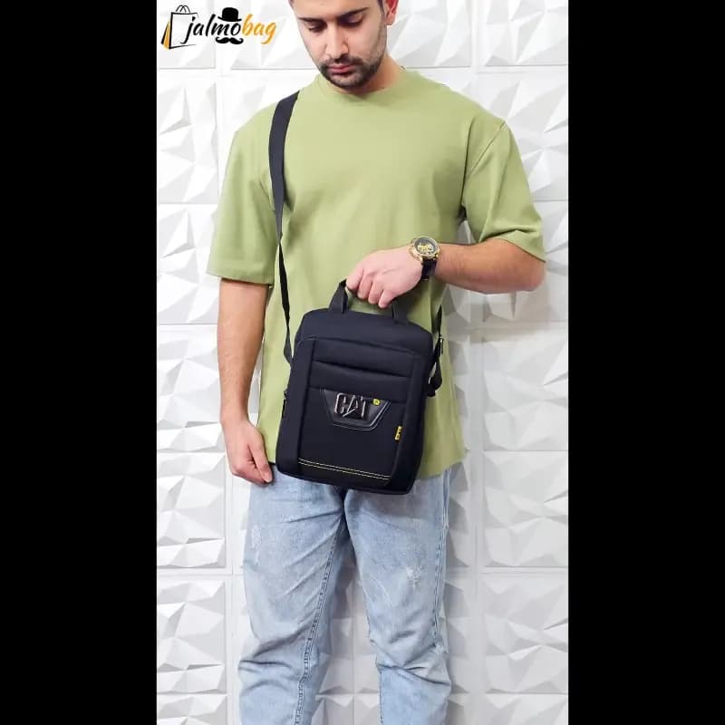 کیف دوشی مردانه برزنتی دیبا کت کوچک مشکی — تصویر ۳