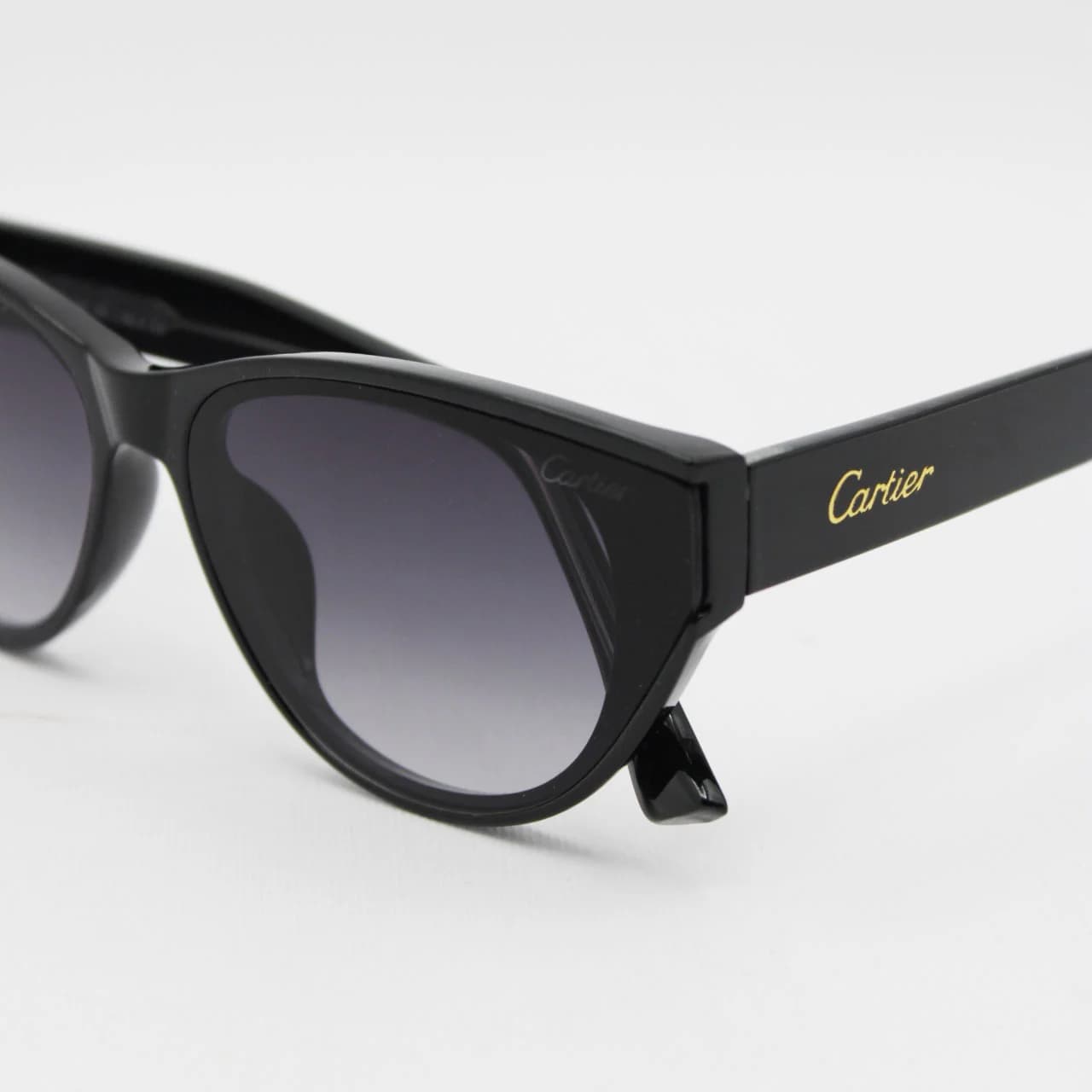 عینک آفتابی زنانه کارتیر (Cartier) مدل 58201 — تصویر ۴