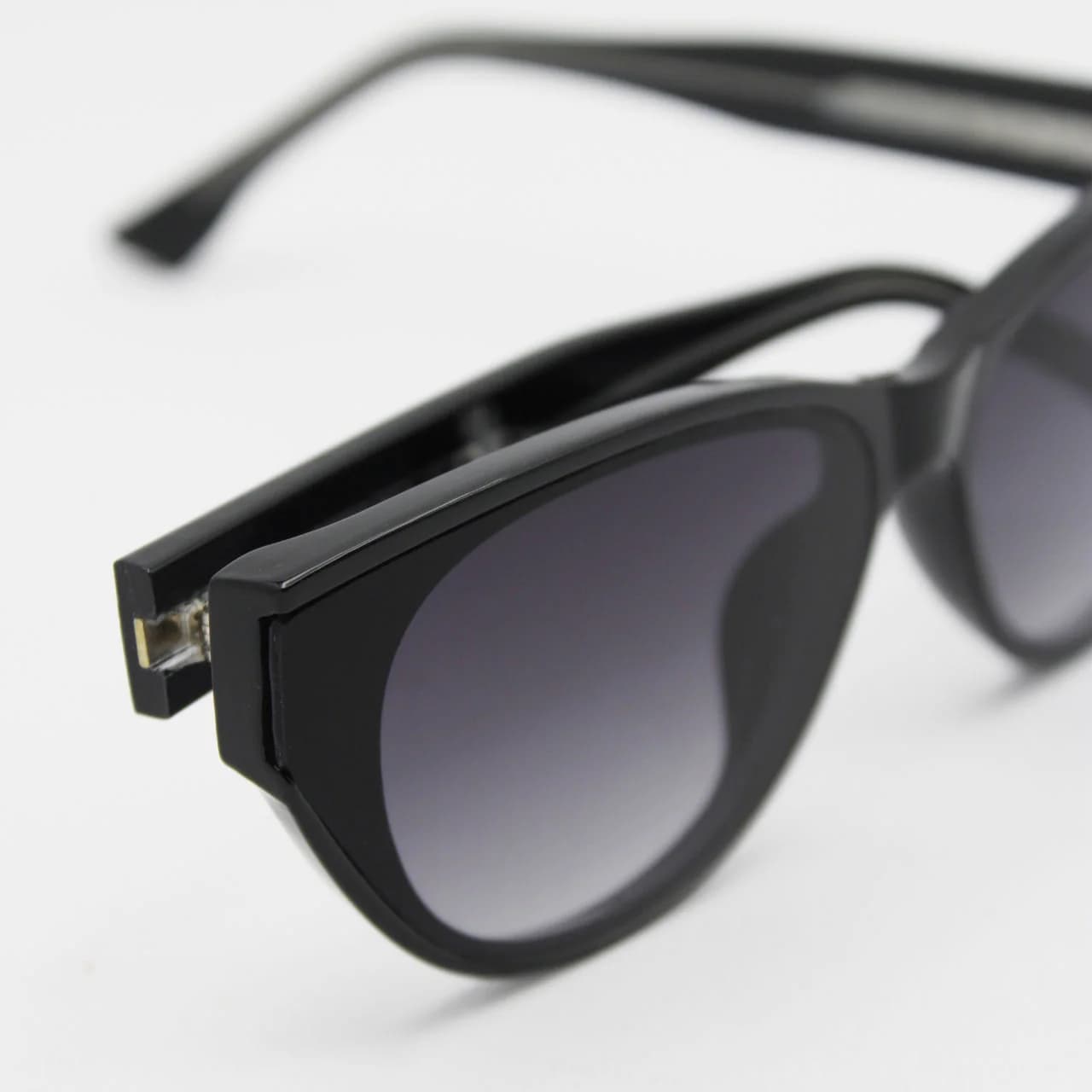 عینک آفتابی زنانه کارتیر (Cartier) مدل 58201 — تصویر ۶