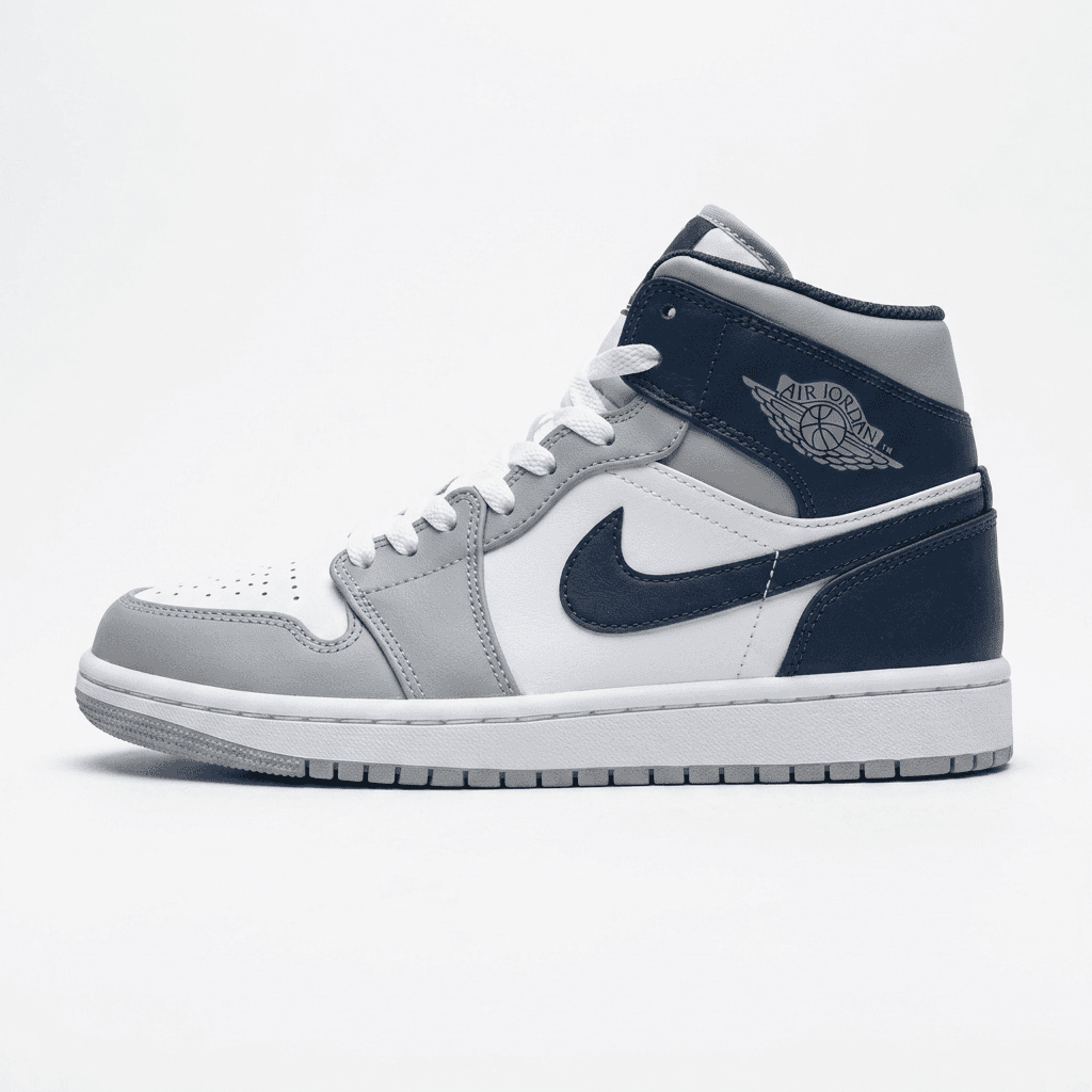 کتونی نایک ایر جردن 1 مید سفید طوسی سرمهای مردانه | Nike Air Jordan 1 Mid White Grey Navy BG — تصویر ۴