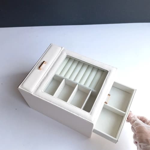 جعبه جواهرات سه طبقه چرمی لوکس در 3 رنگ – وارداتی و کیفیت عالی — تصویر ۶