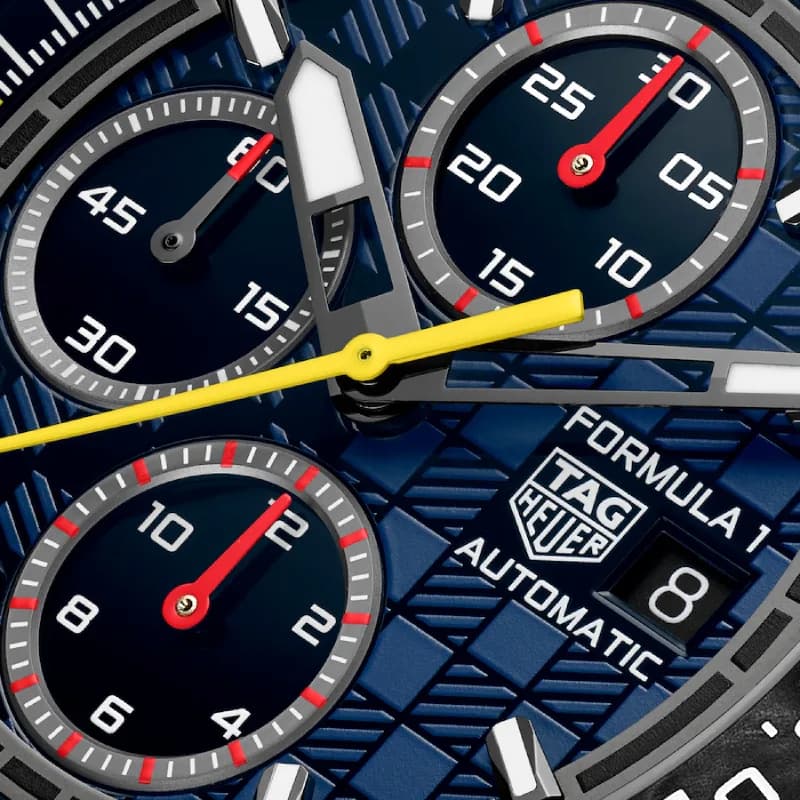 تگ هویر Formula 1 Chronograph x Oracle Red Bull Racing Automatic 44 تیتانیوم | صفحه آبی با جزئیات قرمز و زرد و بند رابر آبی | رفرنس CBZ2080.FT8091 — تصویر ۳