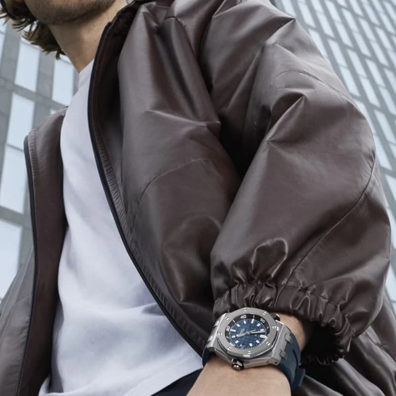 اودمار پیگه رویال اوک آفشور Diver 42 استیل، صفحه سبزآبی تیره با جزئیات رزگلد و بند رابر سبزآبی | رفرنس 15720ST.OO.A403CA.01 — تصویر ۵