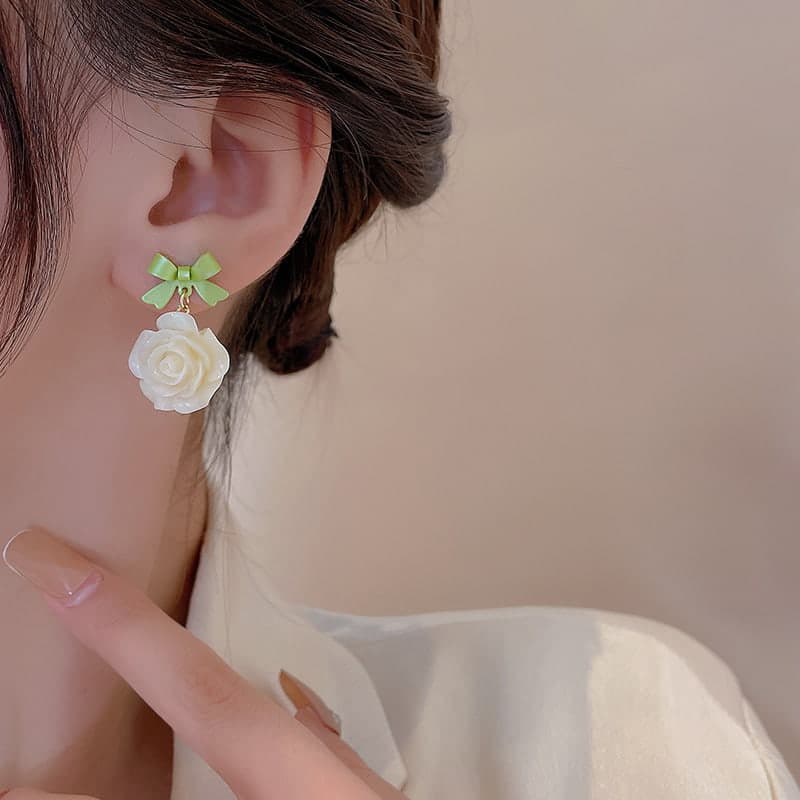 گوشواره گل رز و پاپیون کد 1100 — تصویر ۴