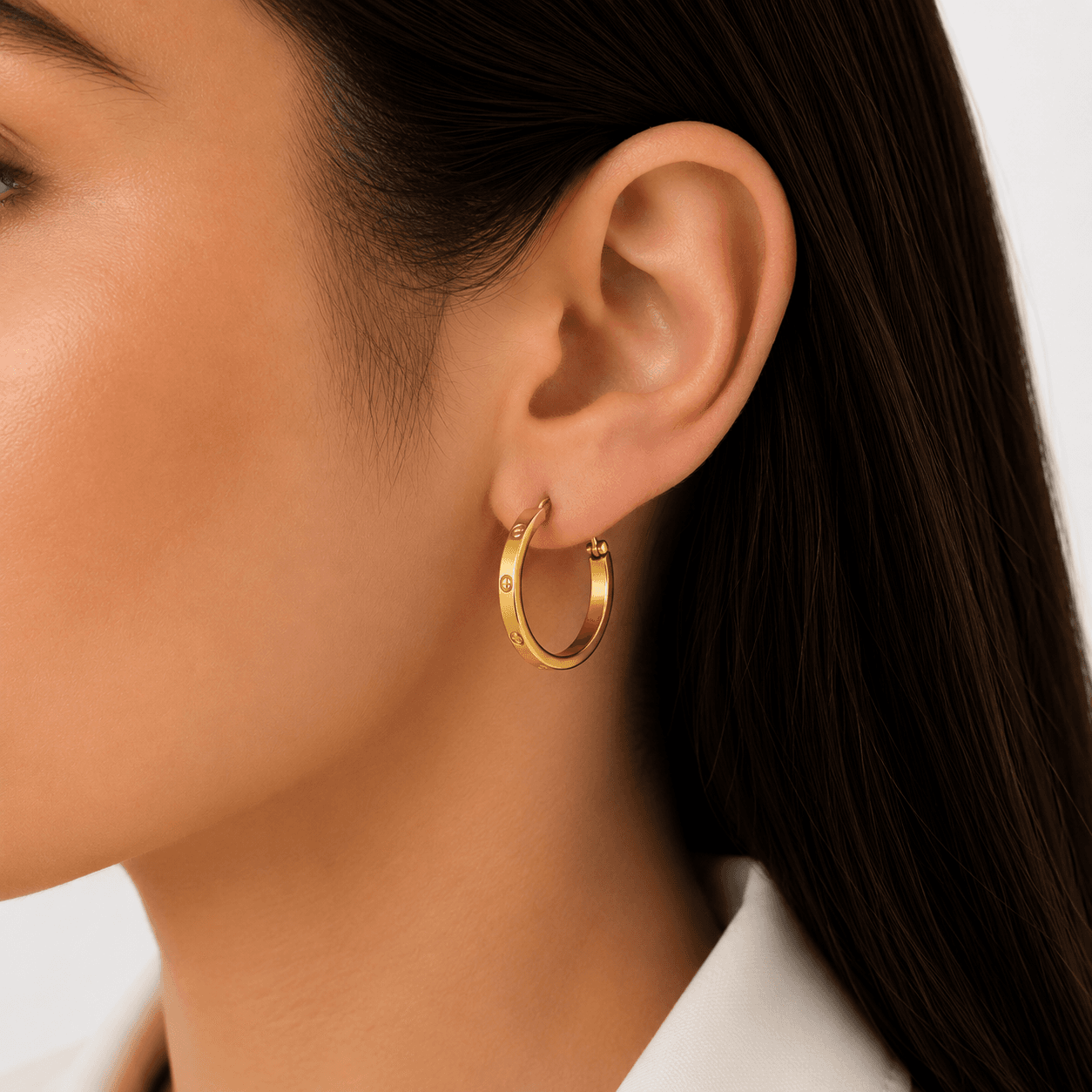 گوشواره طلا حلقه ای لاو کارتیه R — تصویر ۴