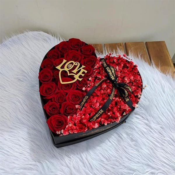 باکس گل و کیک طرح قلب مدل 611 — تصویر ۱۰