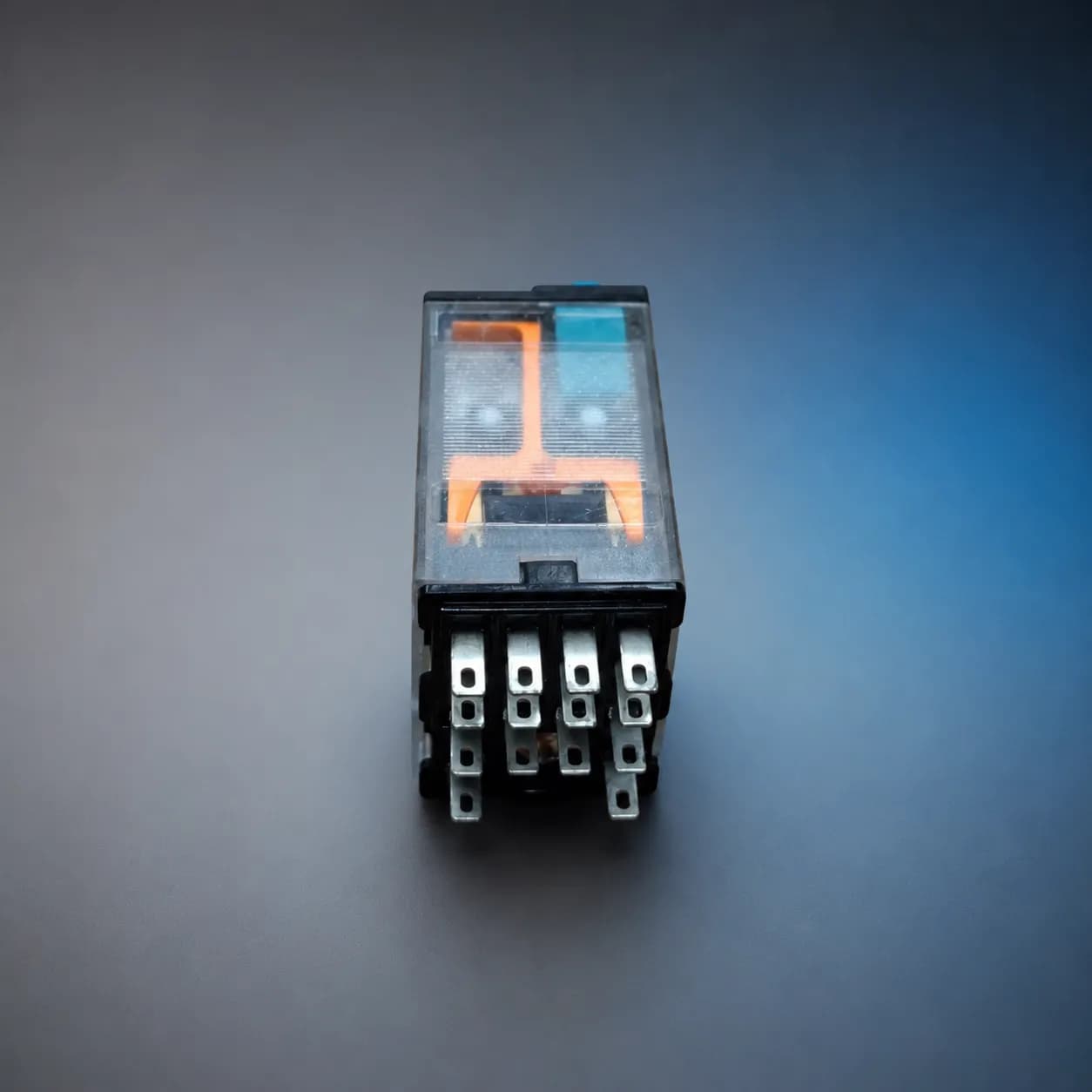 رله اشنایدر شیشه ای 14 پایه 6 آمپر 12 ولت Schneider Relay RXM4Ab2JD DC — تصویر ۲