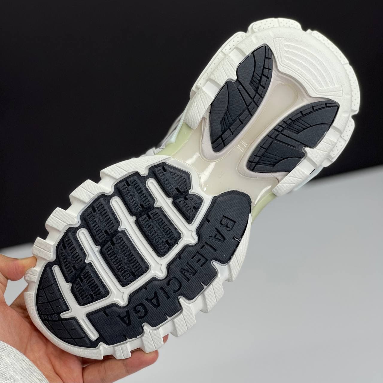 بالنسیاگا آدیداس ترک سفید مشکی BALENCIAGA X ADIDAS TRACK FORUM LOW — تصویر ۴