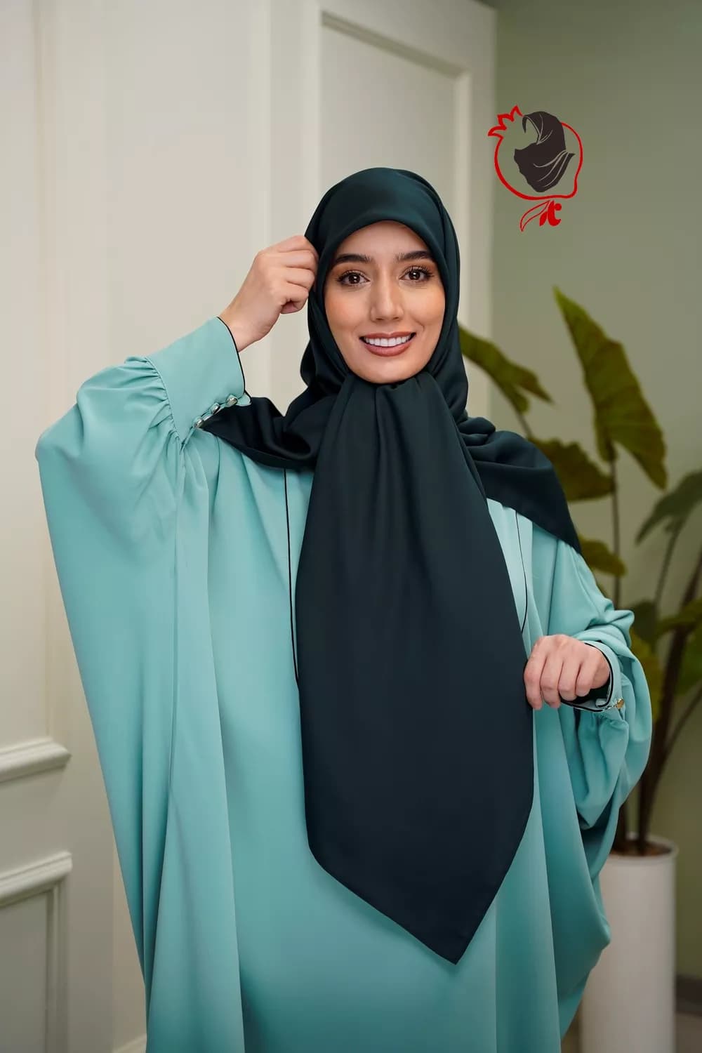 روسری حریرکرپ کشدار / بدون کش سبز درباری — تصویر ۲