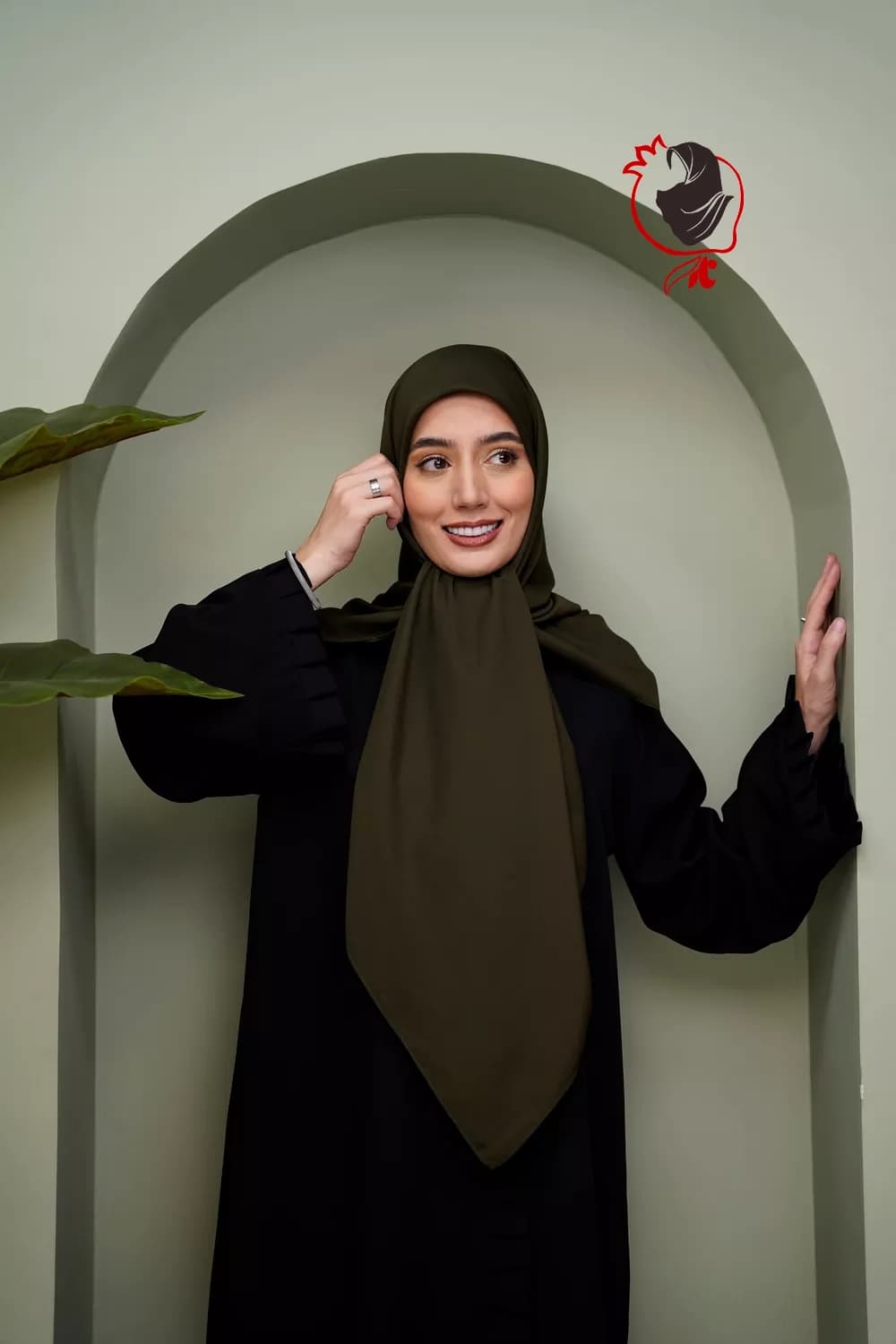 روسری حریرکرپ کشدار / بدون کش سبز ارتشی — تصویر ۳