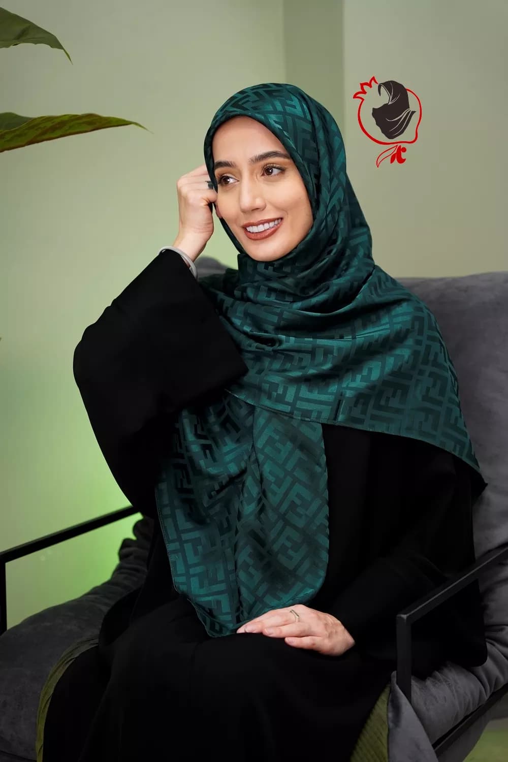 روسری مجلسی ساتن ژاکارد فندی سبز قواره بزرگ — تصویر ۲
