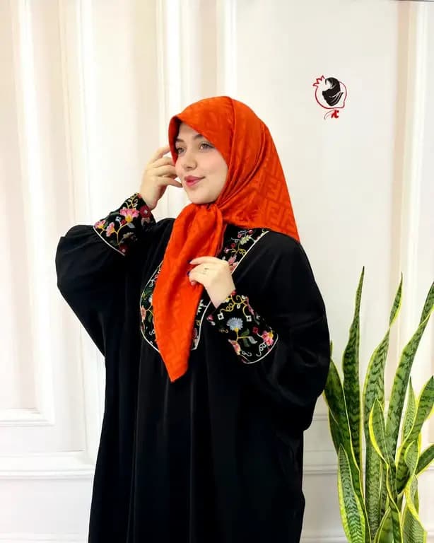 روسری مجلسی ساتن ژاکارد فندی آجری روشن قواره کوچک — تصویر ۴