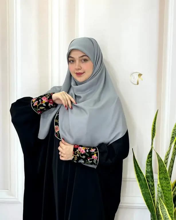 روسری حریرکرپ کشدار / بدون کش طوسی روشن — تصویر ۳