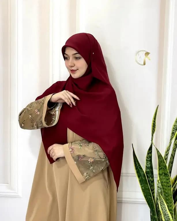 روسری حریرکرپ کشدار / بدون کش زرشکی سیر — تصویر ۵