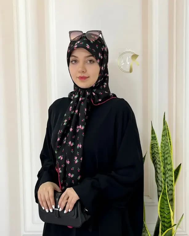 روسری سوپر نخ گلریز مشکی قواره متوسط — تصویر ۳