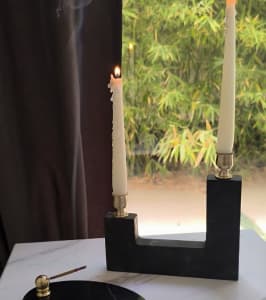 شمعدان سنگی برنجی ماکو — تصویر ۳