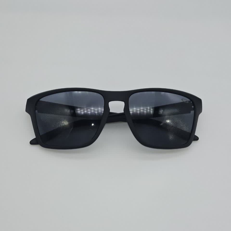 عینک آفتابی برند OAKLEY مدل 7007 — تصویر ۴