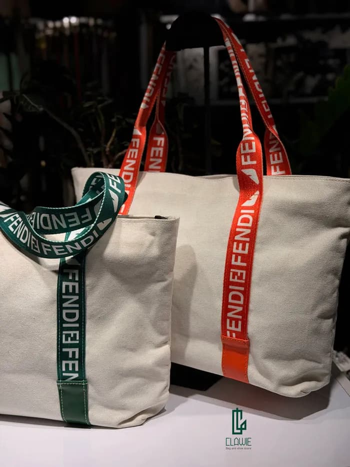 کیف زنانه دوشی: اسپرت دخترانه Fendi — تصویر ۵