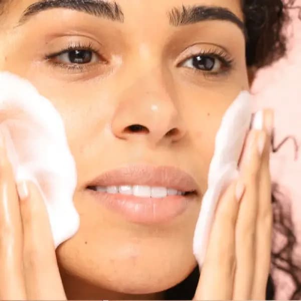 فوم شستشو و پاک کننده ملایم صورت نوکس وری رز NUXE Very Rose Mousse Aérienne Nettoyante — تصویر ۴