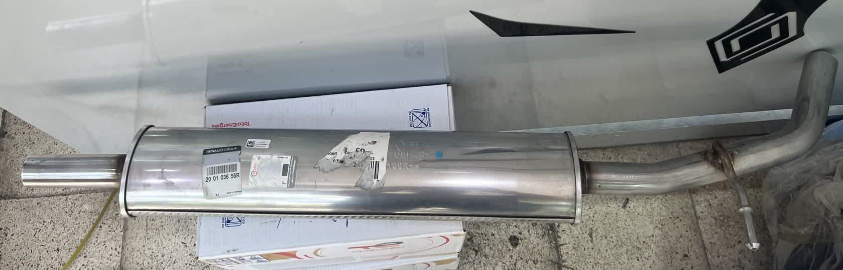 منبع اگزوز دوم داستر تک دیفرانسیل اصلی کد فنی 200103656R — تصویر ۳