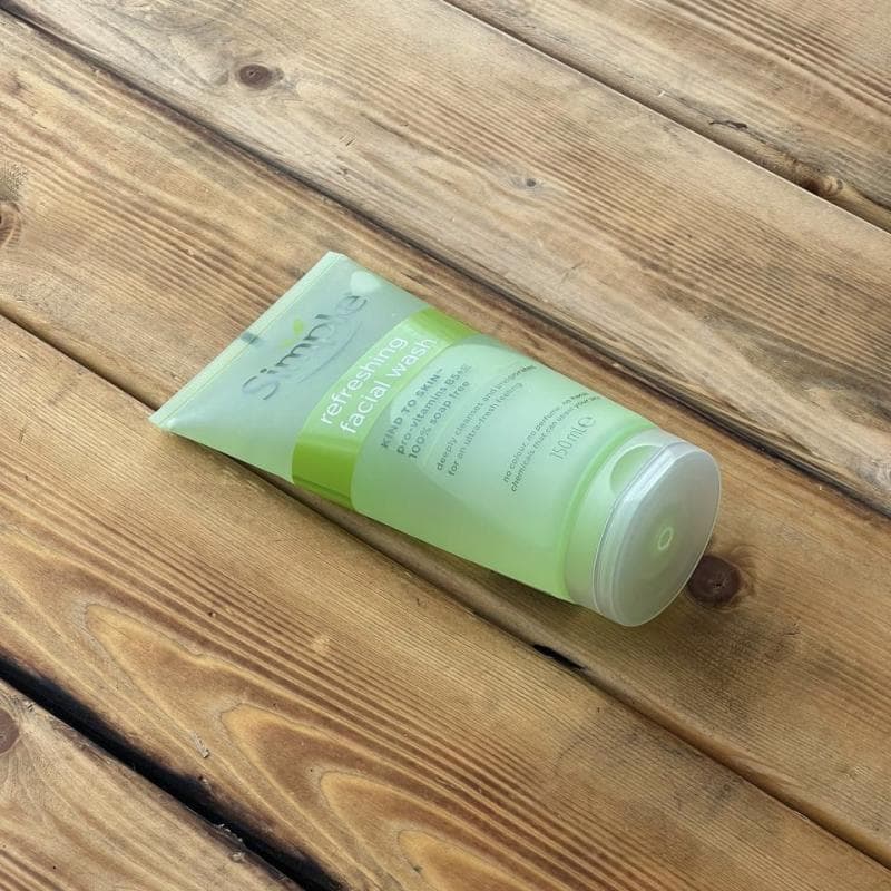ژل شستشوی سیمپل مدل رفرشینگ (Simple Refreshing Facial Wash Gel) — تصویر ۸