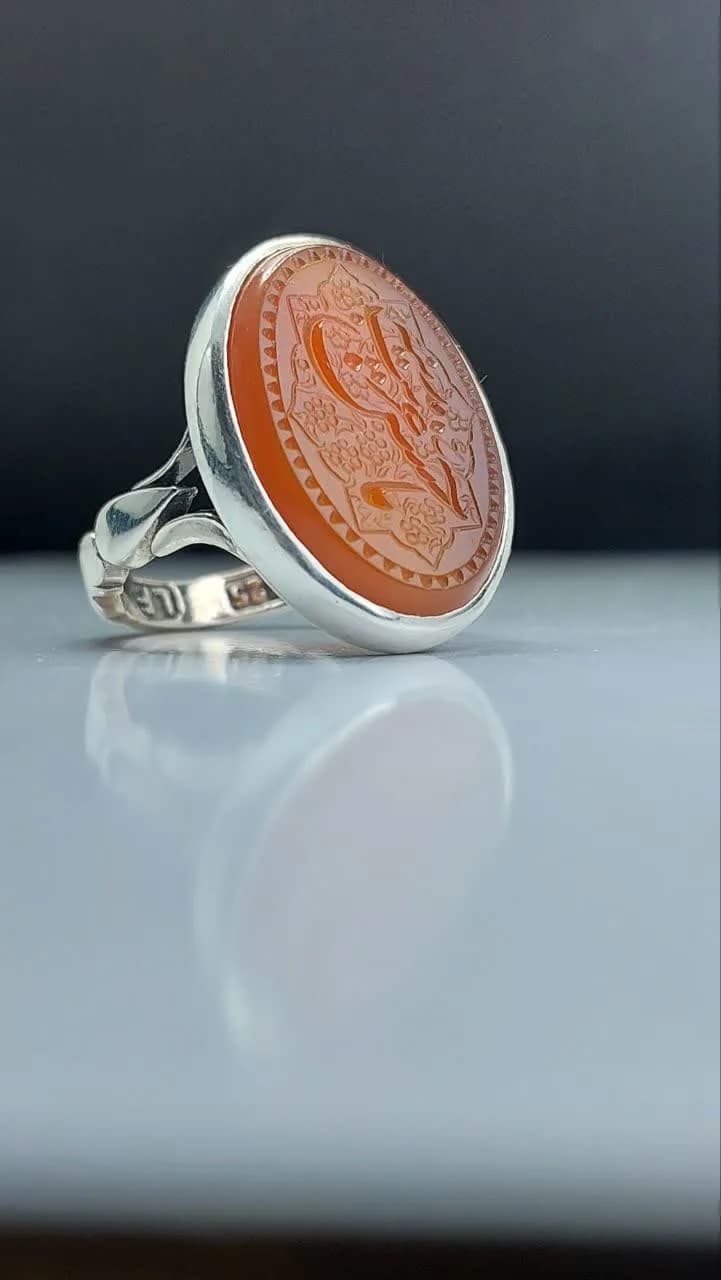 انگشتر نقره باسنگ عقیق قرمز رکاب صفوی باحکاکی یاحسن غریب مدینه کد 1726 — تصویر ۴
