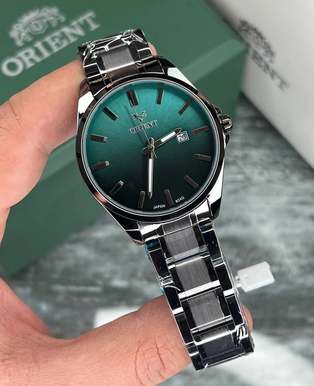 ساعت اورینت Orient V مردانه مدل 804G رنگ نقرهای صفحه سبز — تصویر ۲