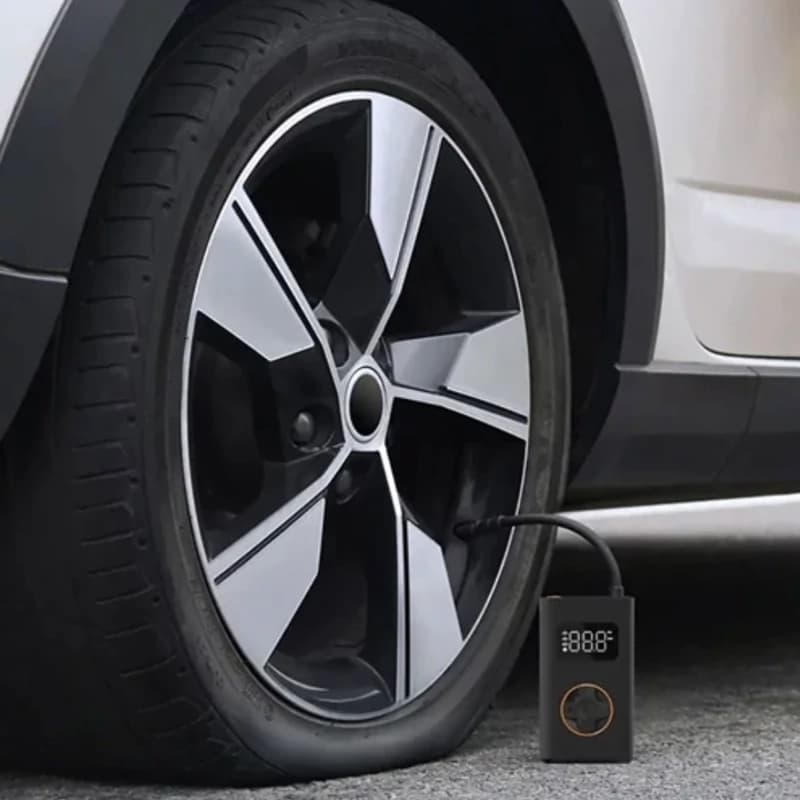 پمپ باد قابل حمل شیائومی QICYCLE Electric Air lnflator N2 مدل QJCQBN2 — تصویر ۳