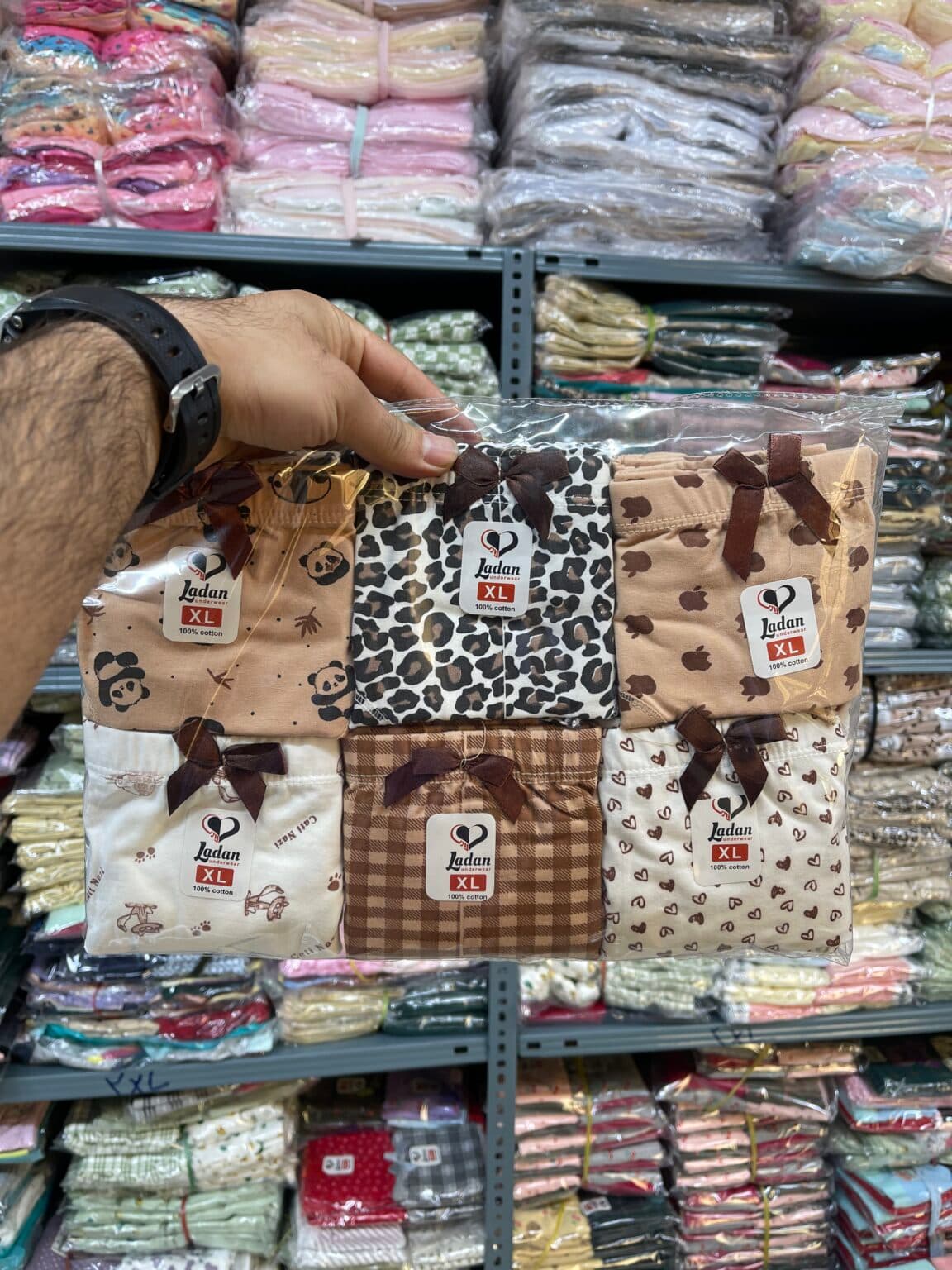 شورت نخ پنبه تم سفید کرم فاق بلند مارک لادن ( بسته ۱۲ تایی ) — تصویر ۳