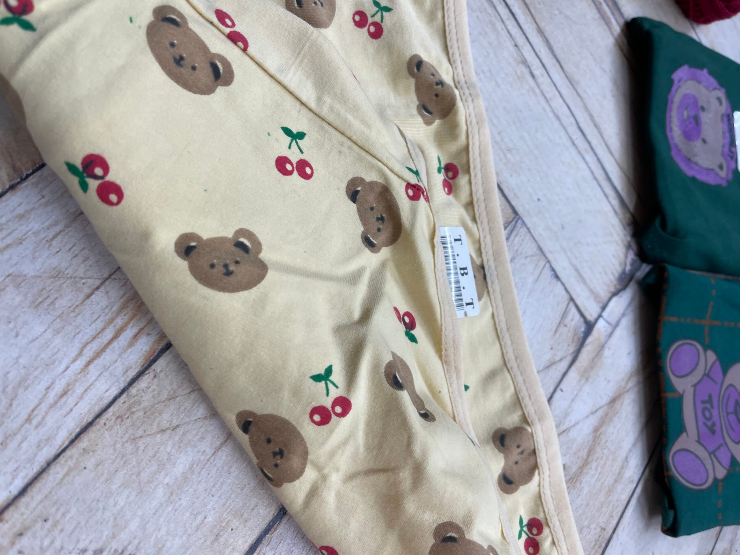 شورت نخ پنبه تم تدی سبز کرم مارک تی بی تی ( بسته ۱۲ تایی ) — تصویر ۵