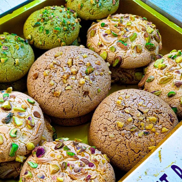 قرابیه مخصوص تبریز کادویی (میکس پسته ای، بادامی و گردویی)