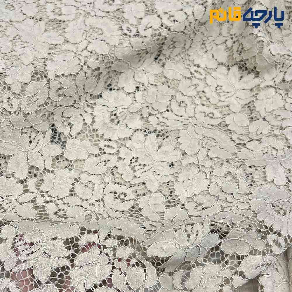 پارچه مجلسی دانتل کتان رنگ کرم طلایی دو طرف حاشیه عرض ۱۵۰ کد 13773 — تصویر ۴