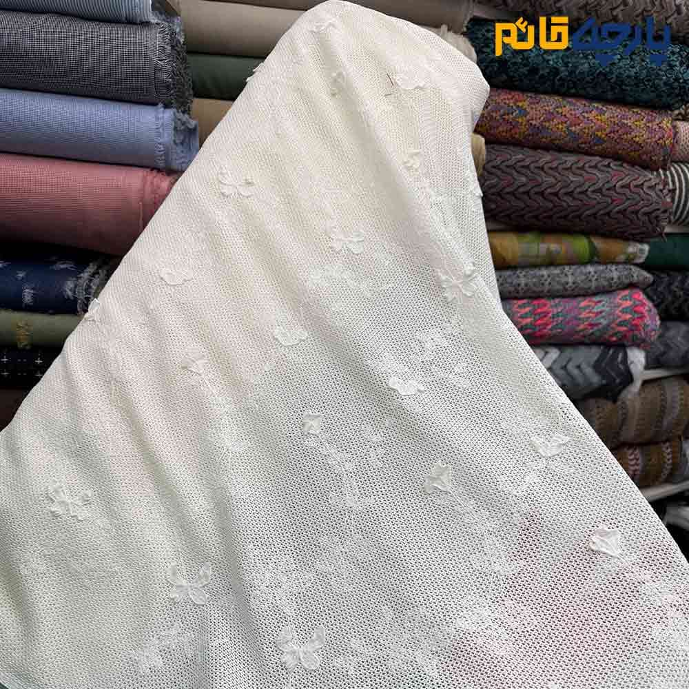 پارچه مجلسی تور کتان کره ای زمینه سفید آفوایت با پروانه برجسته کد 9868