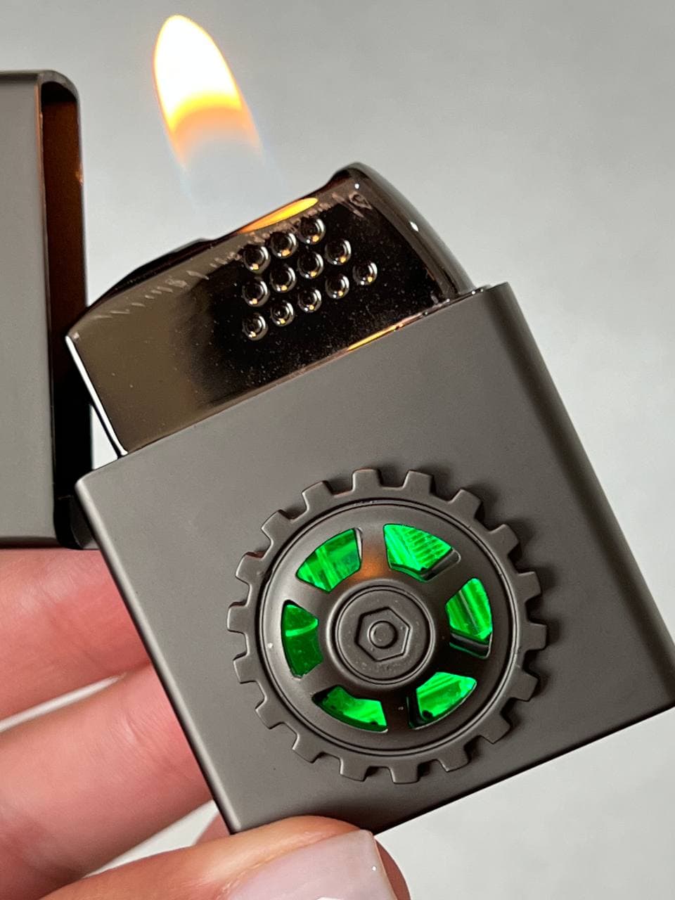 فندک گازی اسپینردار لایتر (LIGHTER) رنگ مشکی مات روشن شونده با سنسور صدا و نور LED سبز