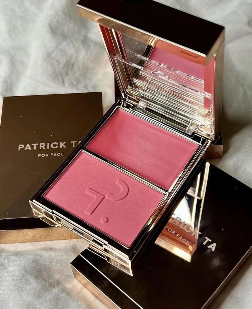 رژگونه دوتایی پاتریک تا رنگ She’s That Girl | Patrick Ta Major Headlines Double-Take Crème & Powder Blush Duo – She’s That Girl — تصویر ۹