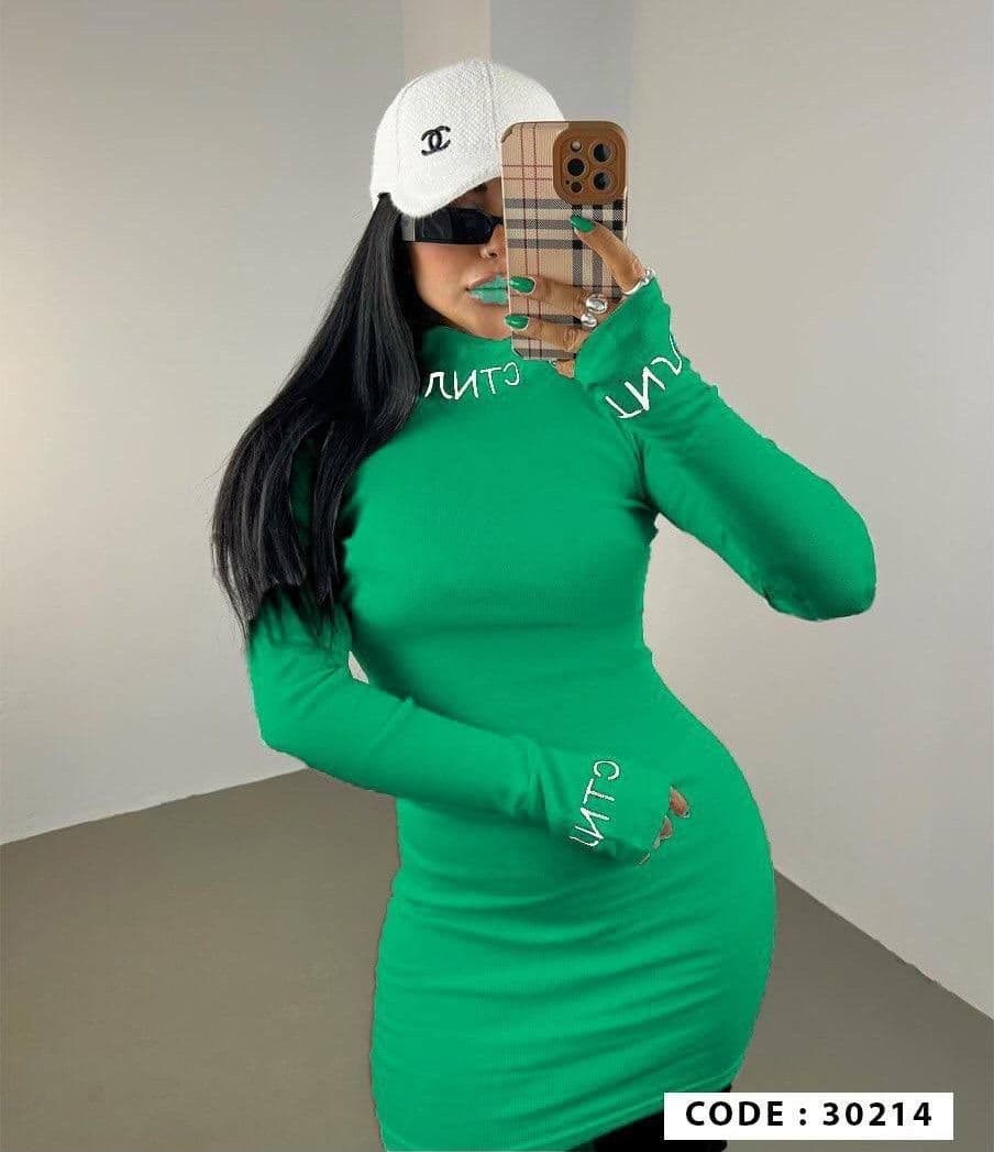 پیراهن انگشتی روسی یقه اسکی و یقه و استین گلدوزی شده