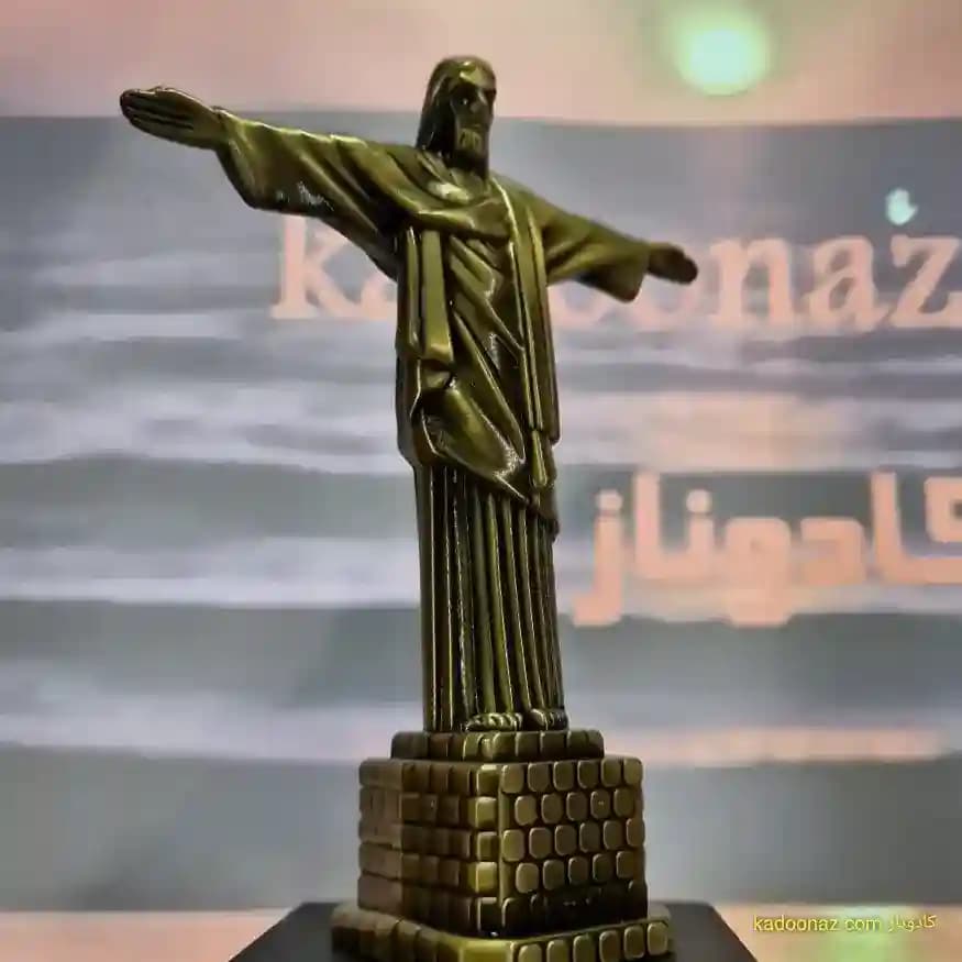 ماکت فلزی مجسمه و تندیس مسیح برزیل – رنگ طلائی مات سایز ۲۰سانت — تصویر ۵