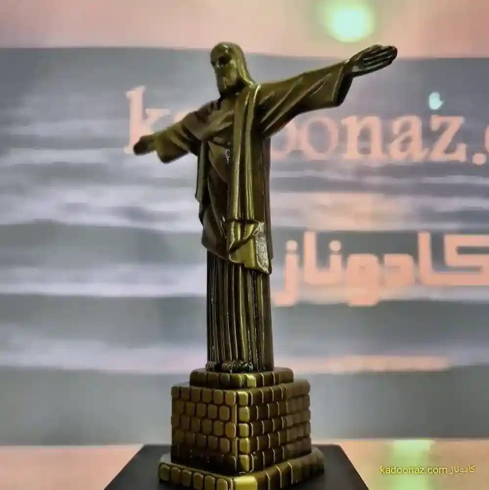 ماکت فلزی مجسمه و تندیس مسیح برزیل – رنگ طلائی مات سایز ۲۰سانت — تصویر ۳