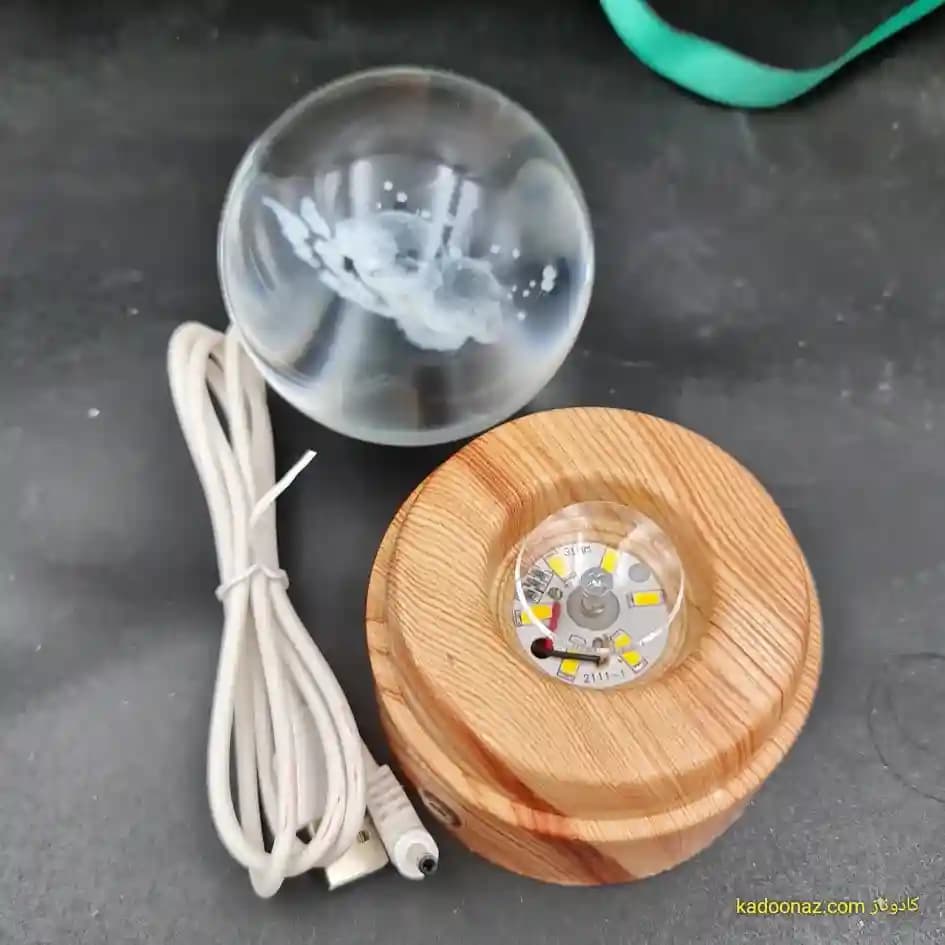چراغ شب خواب و گوی کریستال سه بعدی بزرگ چرخان با قطر ۸ سانت با طرح بوسه عشق ابدی — تصویر ۸