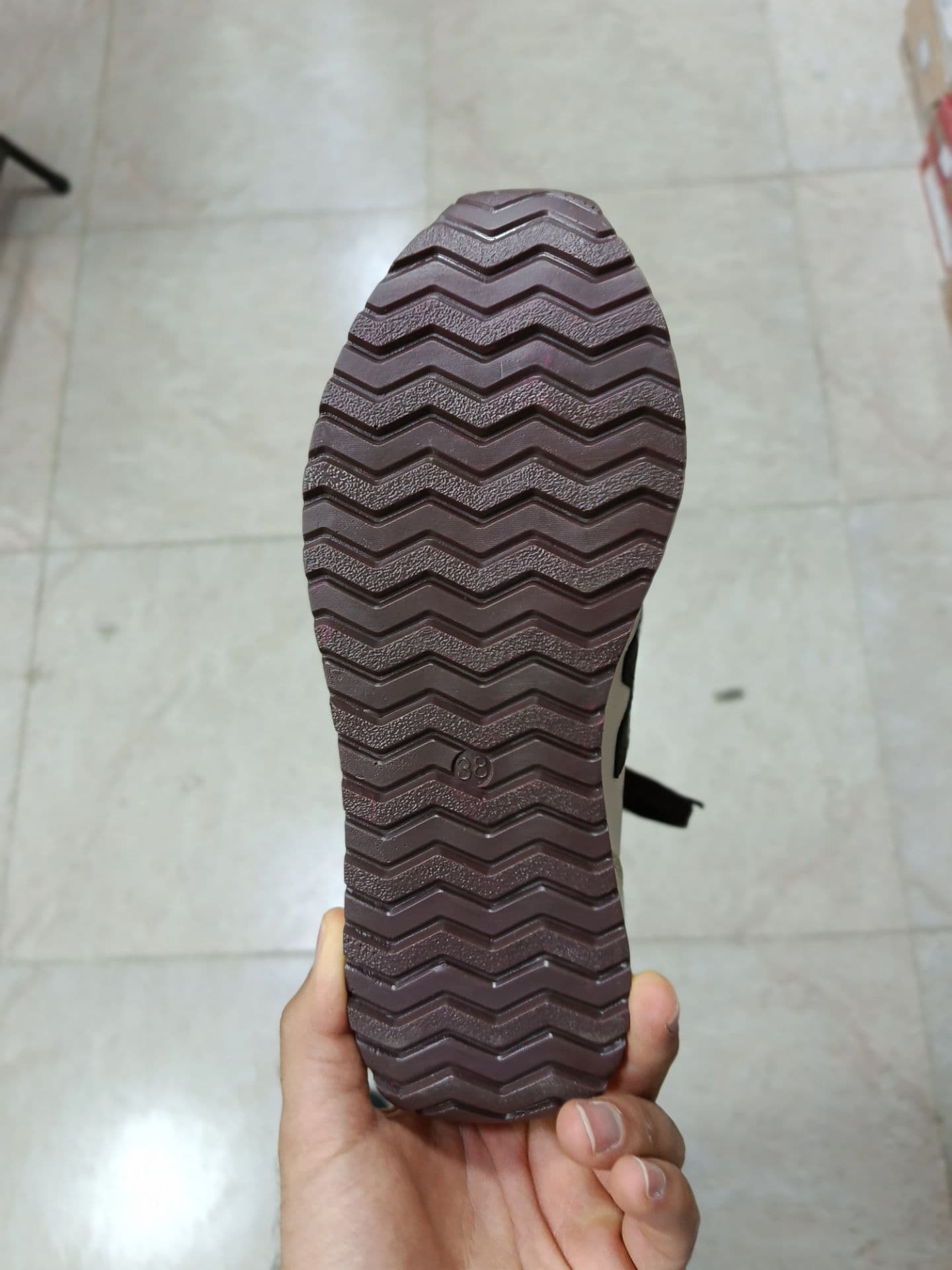 کتانی دخترانه نیوبالانس کرم زرشکی — تصویر ۴