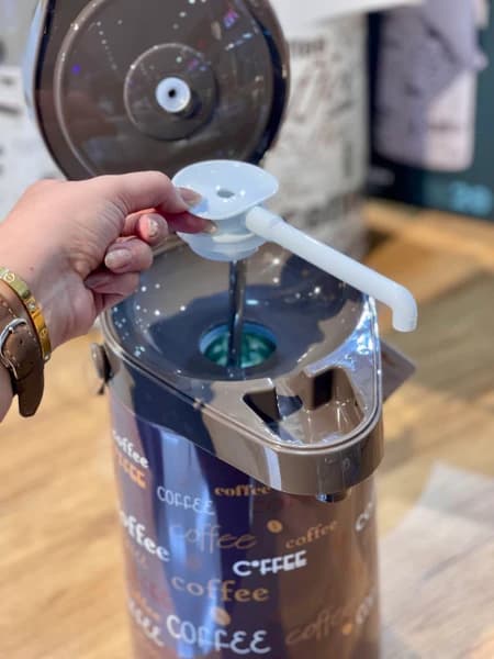 فلاسک استیل پمپی طرح COFFEE برند DAY DAYS — تصویر ۵