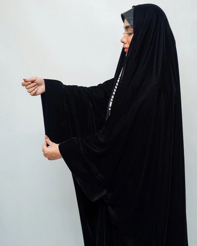 چادر عربی اشرافی مخمل ونوس ایتالیا ساده — تصویر ۳