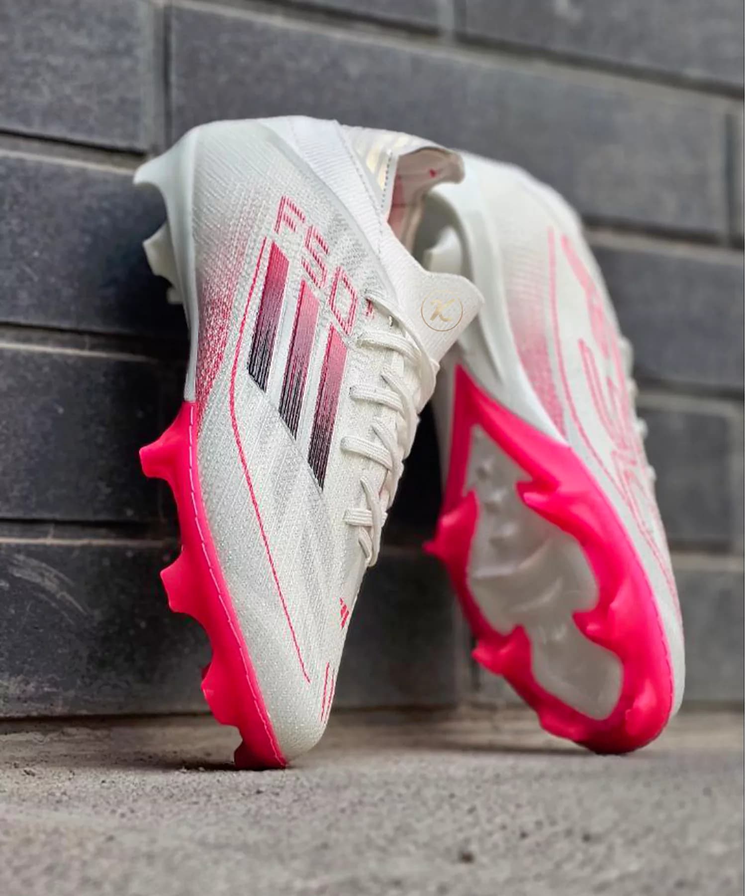 کفش فوتبال آدیداس F50 سفید صورتی Adidas F50 2 — تصویر ۶