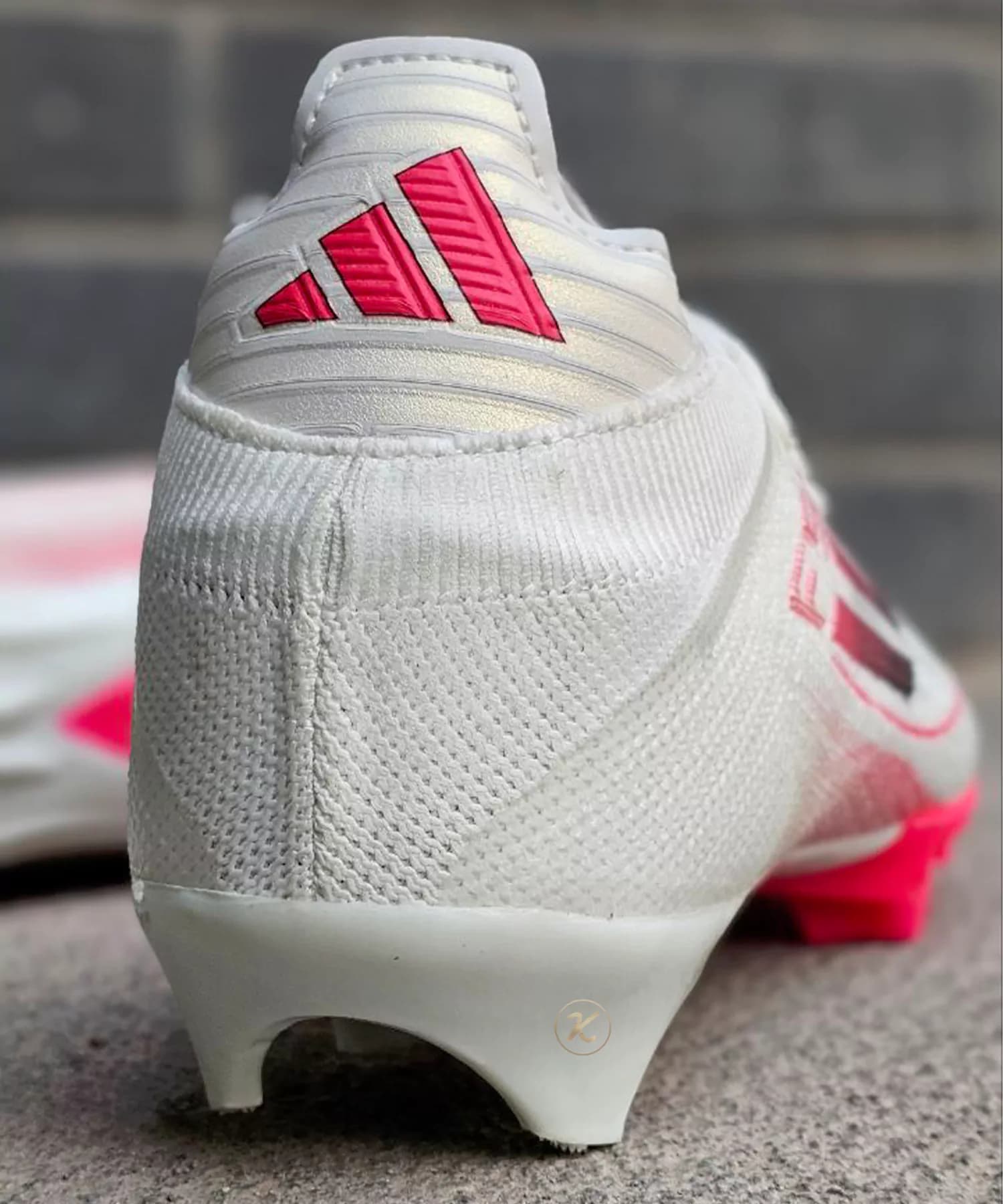 کفش فوتبال آدیداس F50 سفید صورتی Adidas F50 2 — تصویر ۹