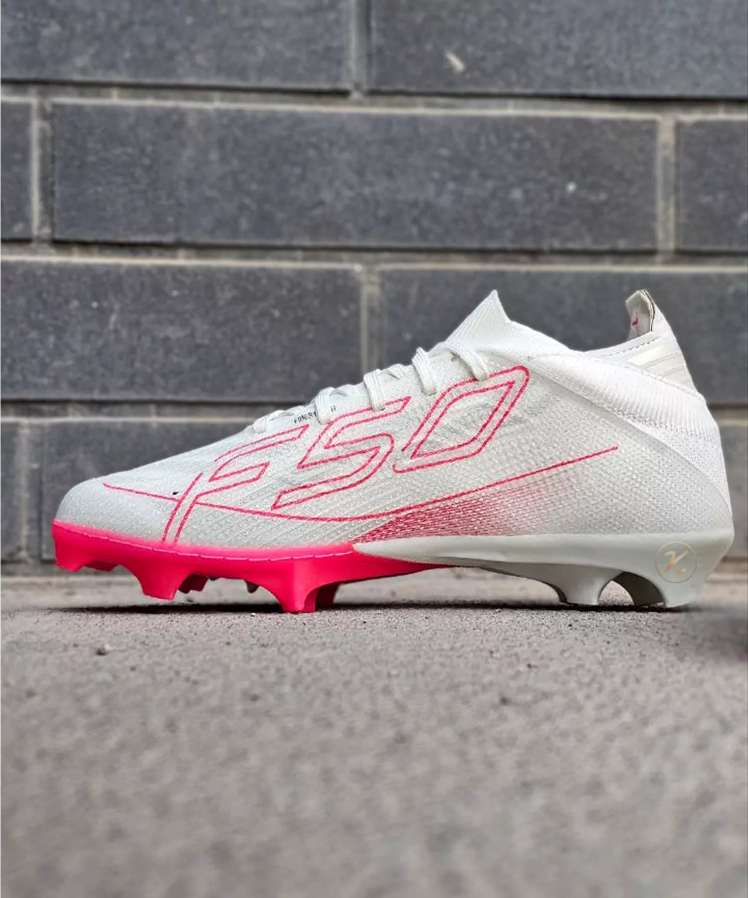 کفش فوتبال آدیداس F50 سفید صورتی Adidas F50 2 — تصویر ۴