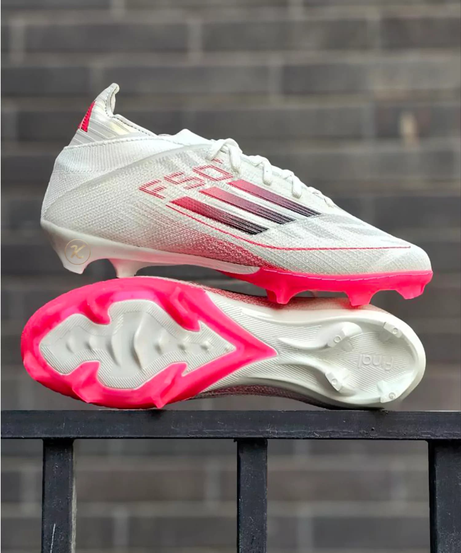 کفش فوتبال آدیداس F50 سفید صورتی Adidas F50 2 — تصویر ۵
