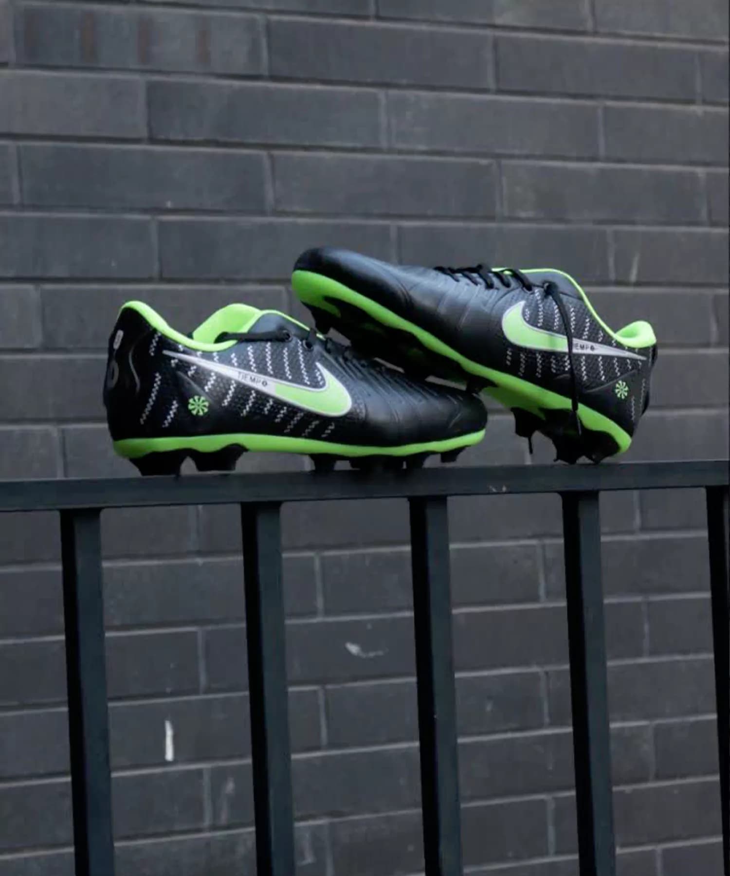 کفش فوتبال تمپو لجند ۱۰ مشکی سبز Nike Tiempo 10 — تصویر ۷