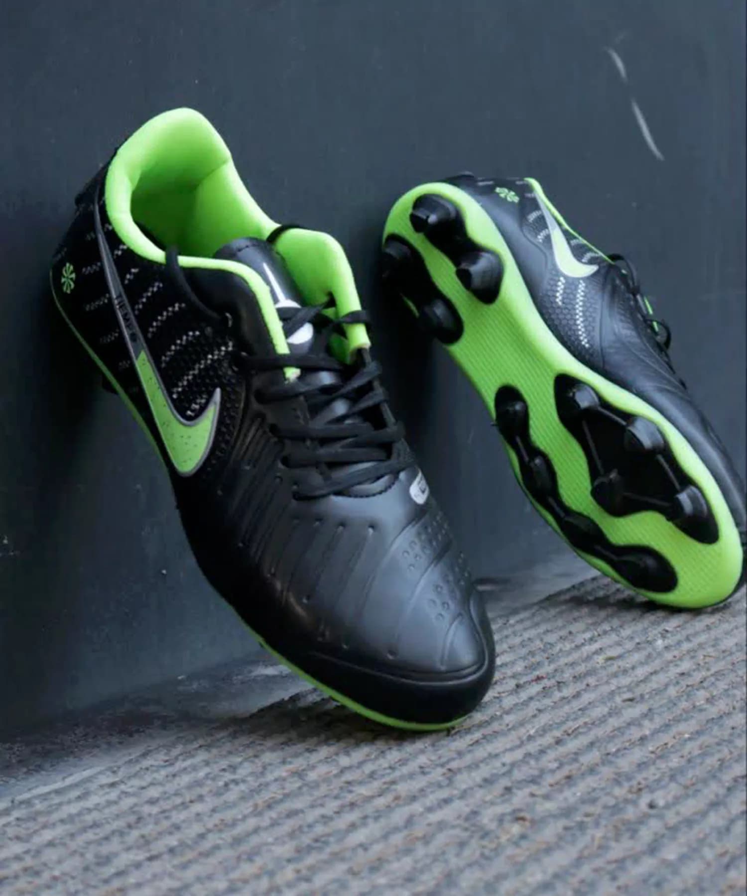 کفش فوتبال تمپو لجند ۱۰ مشکی سبز Nike Tiempo 10 — تصویر ۵